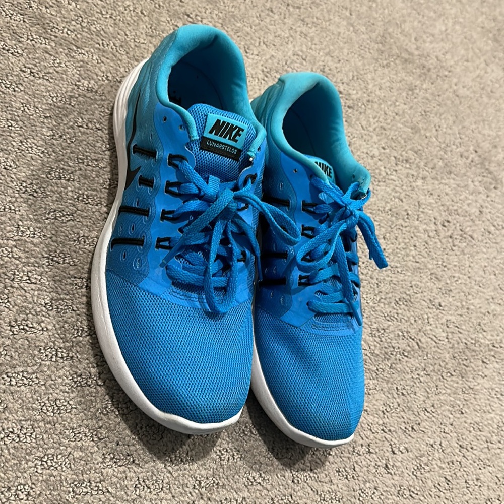 Nike 8.5 blue women’s lunarstelos